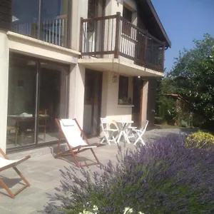 https://maison-sur-la-colline-cheminee-wifi-proche-thermes.midi-pyreneeshotels.com