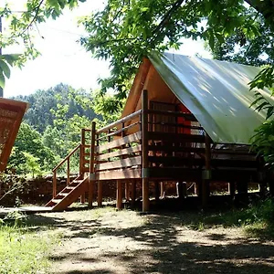 https://camping-la-chataigneraie.hotels-rhonealpes.com
